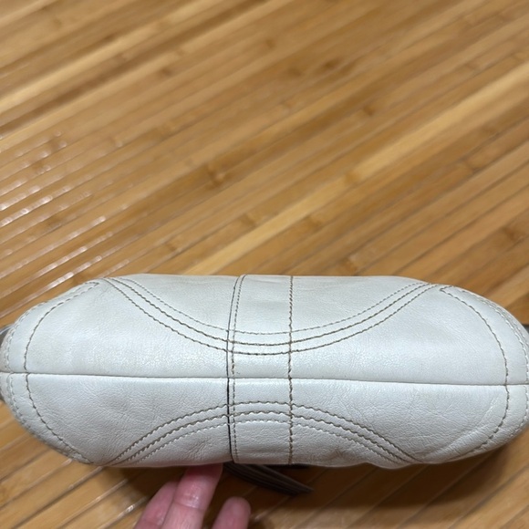 Vintage Coach Cream Leather Soho Hobo Shoulder Bag - Picture 7 of 10